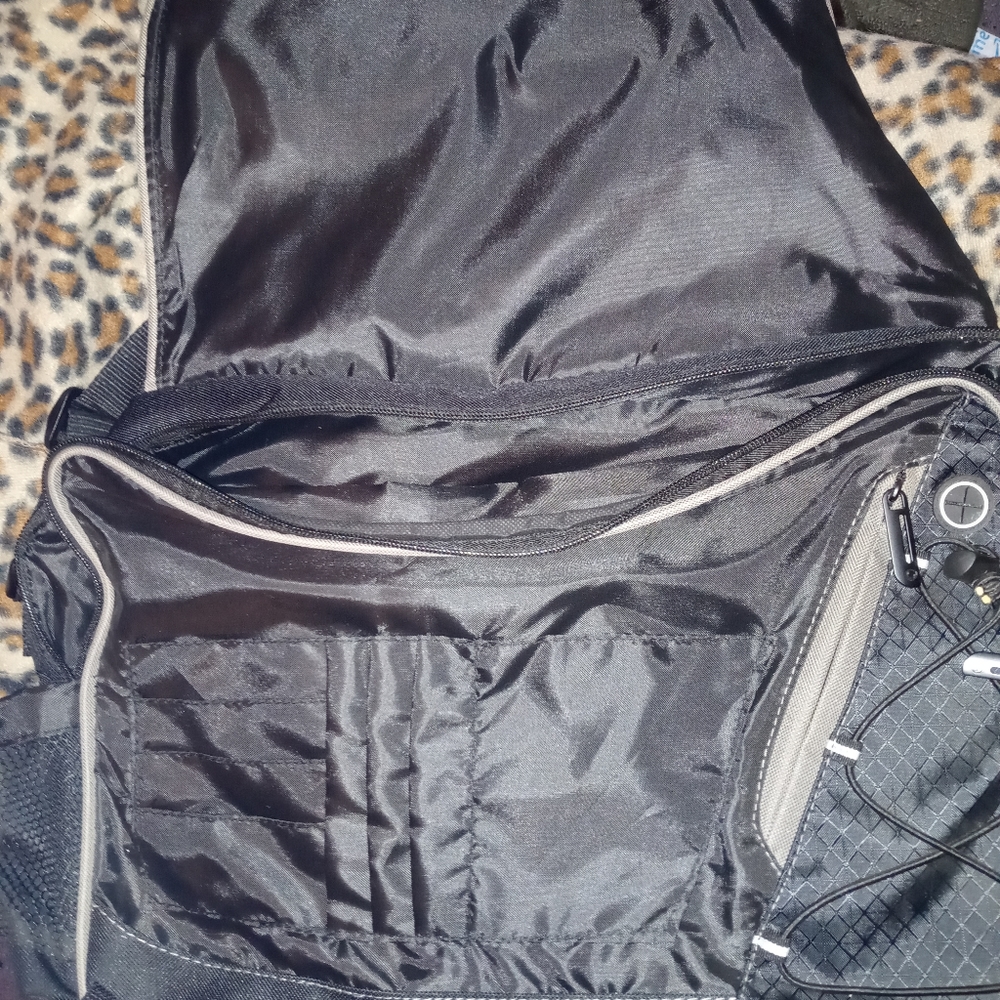 Leeds Black Checkpoint Friendly Computer Bag - Picture 4 of 10